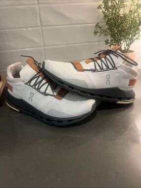On Running Men's Cloud Nova great condition. Rare color combination looks great